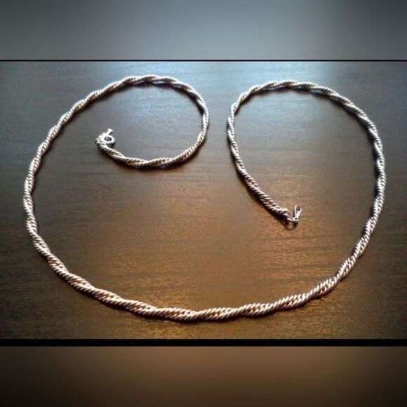STUNNING VINTAGE SIGNED CROWN TRIFARI HEAVY SILVERTONE 24" NECKLACE EUC - Picture 1 of 2